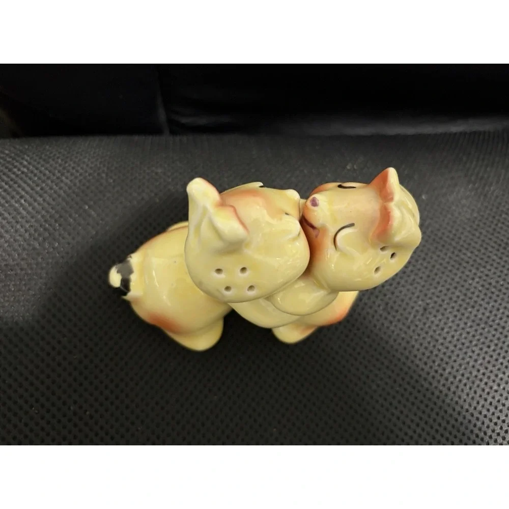 Van Tellingen Salt Pepper Shakers Bunny Hug Yellow Vintage MCM Kitsch 1950s
